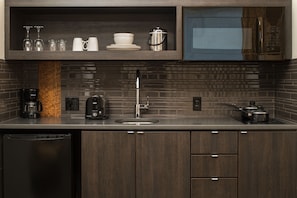 Mini-Kühlschrank, Mikrowelle