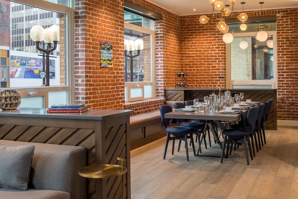 Luxury Suite, 1 Bedroom (Hospitality Suite) | In-room dining