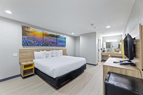 Days Inn by Wyndham McKinney