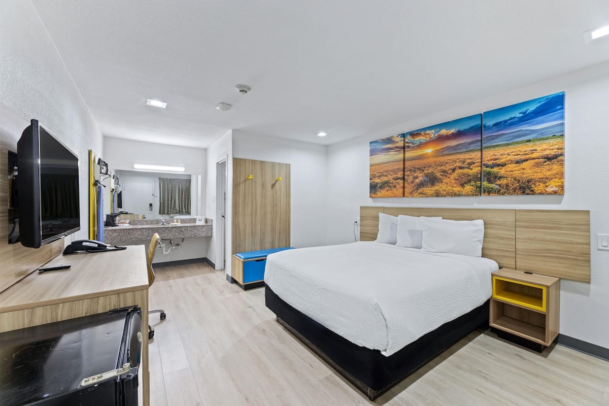Kamar Standar, 1 Tempat Tidur Queen, Bebas Asap Rokok | Meja kerja, setrika/meja setrika, dan tempat tidur bayi (biaya tambahan)
