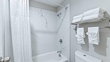 Combined shower/bathtub, free toiletries, hair dryer, towels