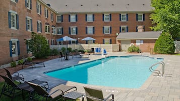 Seasonal outdoor pool, open 9:00 AM to 9 PM, pool loungers