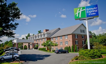 Holiday Inn Express & Suites Merrimack by IHG