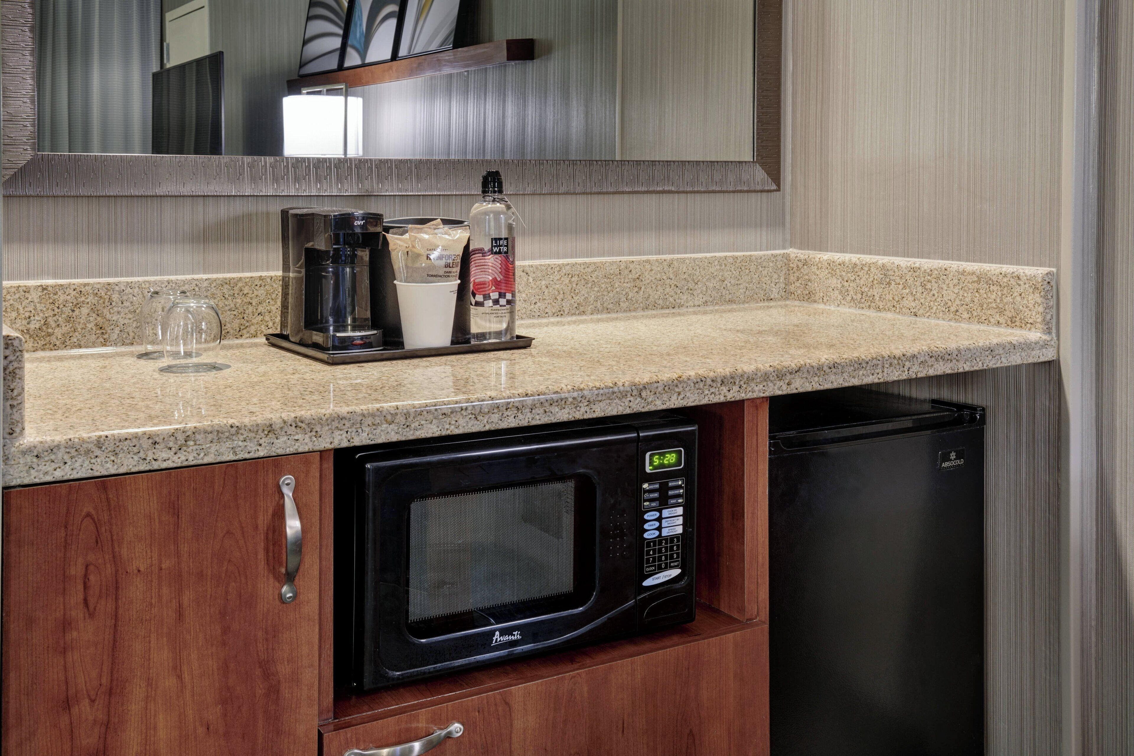 1 bedroom, hypo-allergenic bedding, pillow-top beds, desk