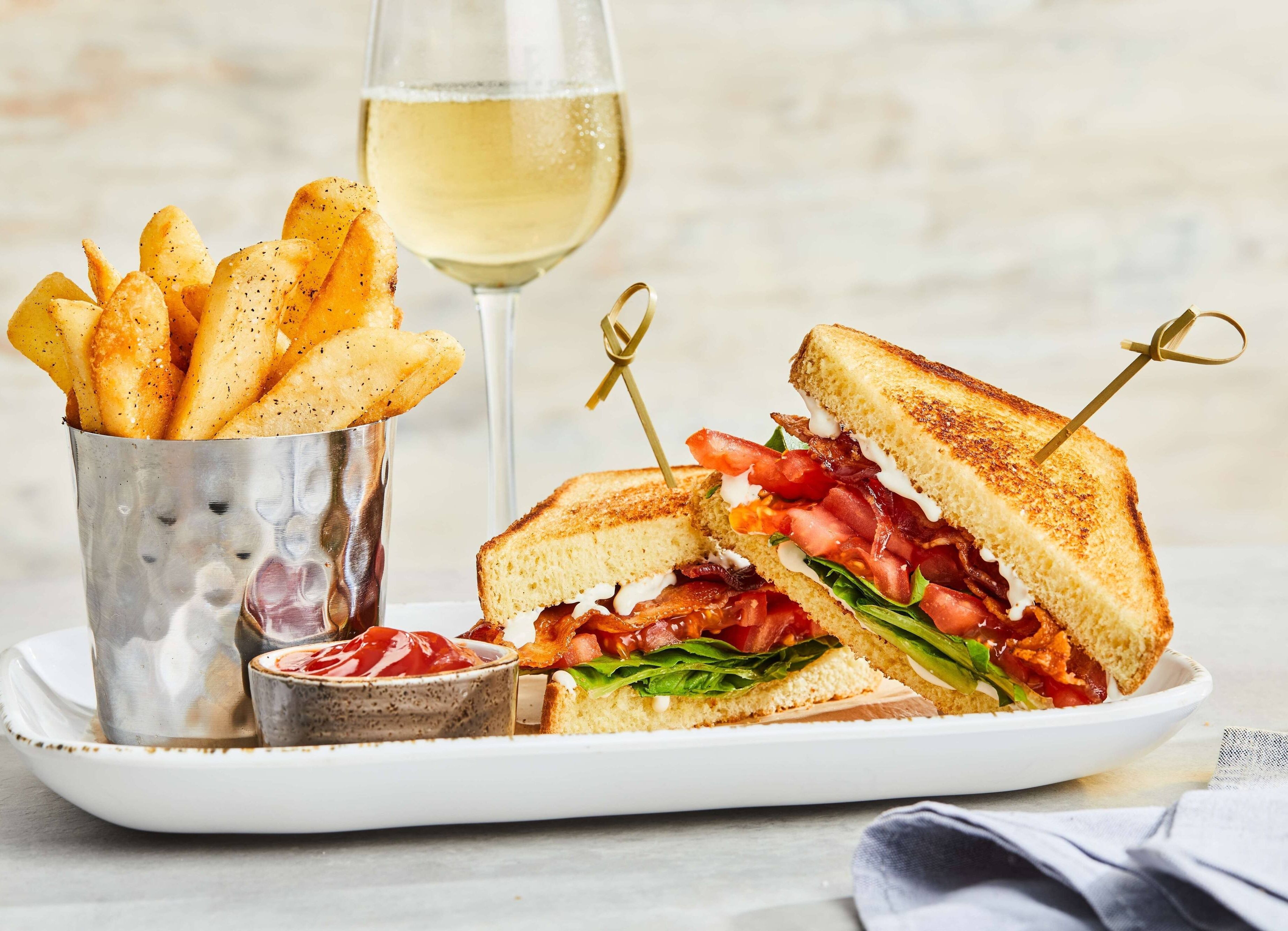 breakfast and dinner served, american cuisine