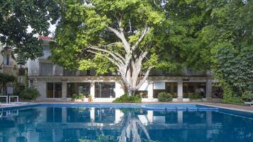 Außenpool, Liegestühle