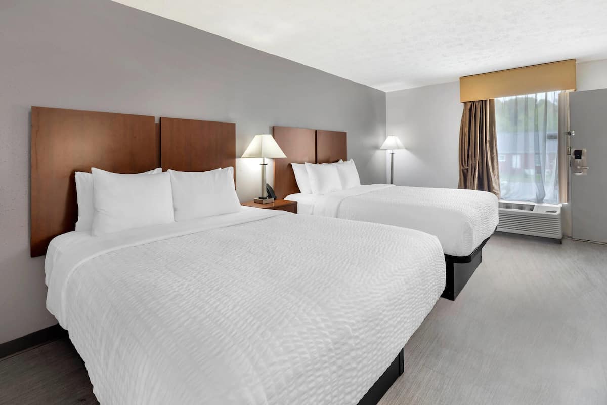 Escritorio y espacio para trabajar con laptop