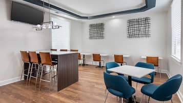 Petit déjeuner en libre-service compris tous les jours