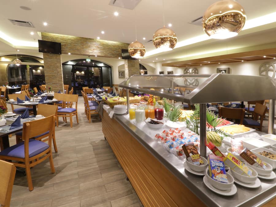 Daily buffet breakfast (MXN 220 per person)