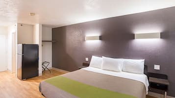 Desk, iron/ironing board, WiFi, bed sheets