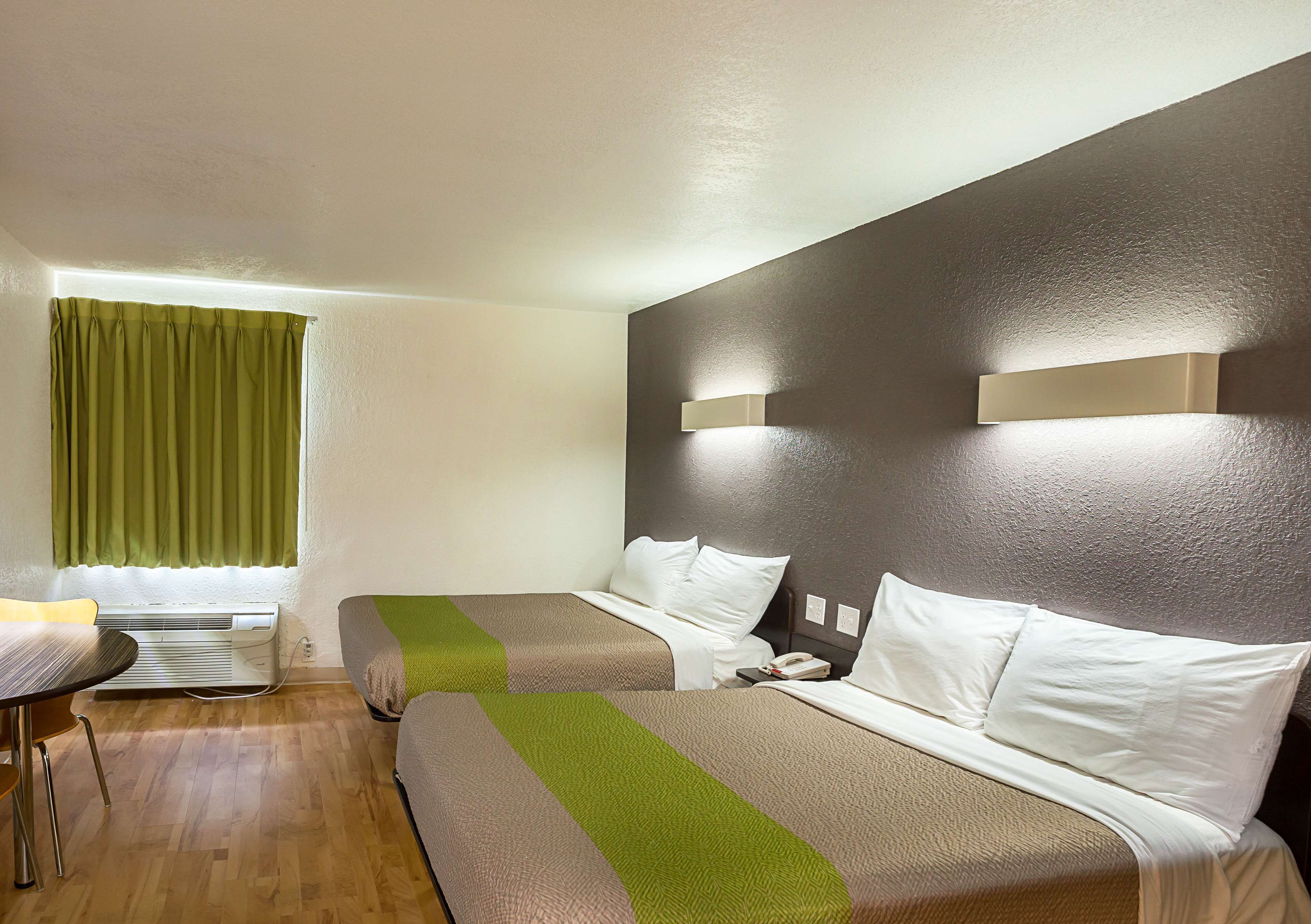 Schreibtisch, Bügeleisen/Bügelbrett, WLAN, Bettwäsche