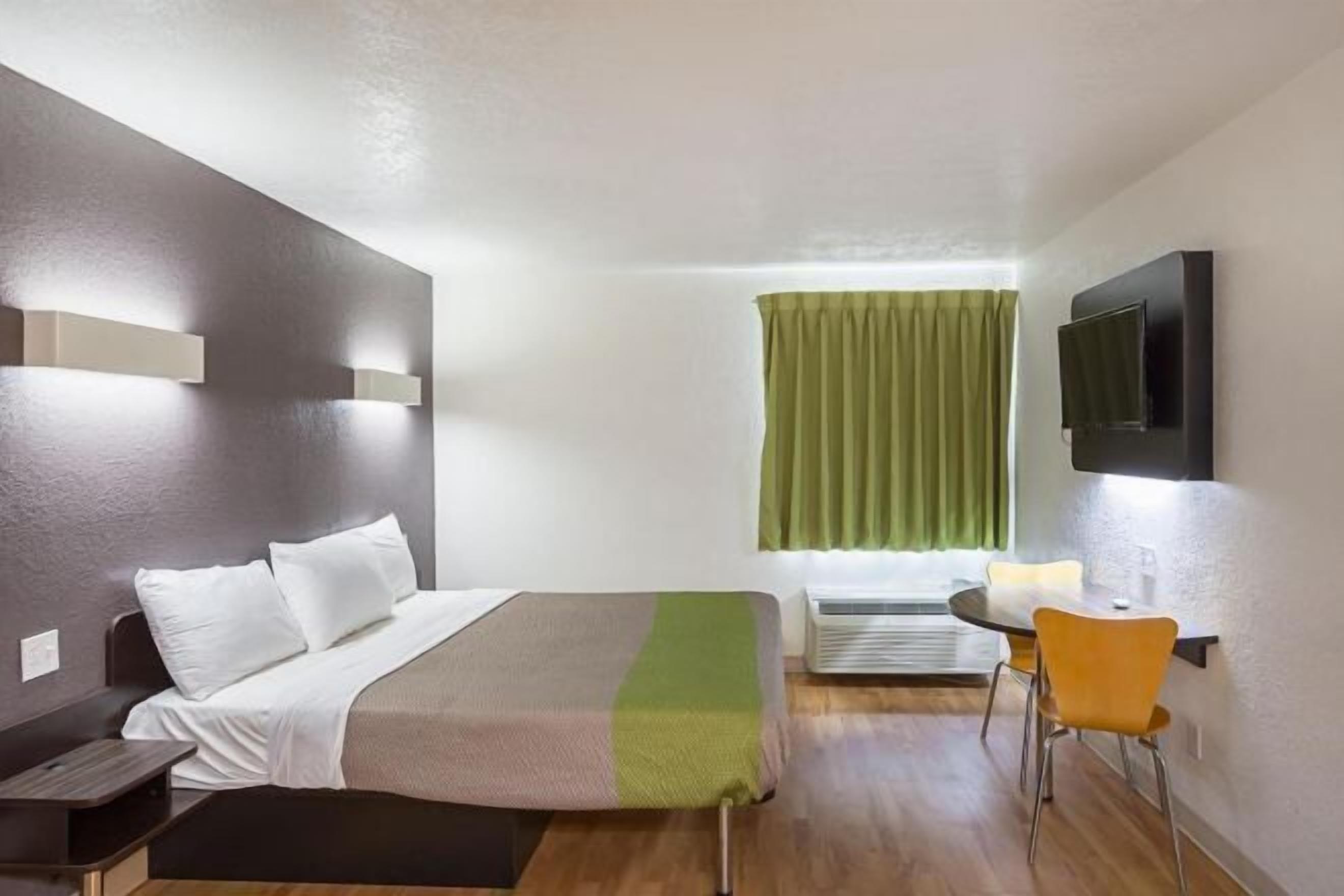 Skrivebord, strygejern/strygebræt, Wi-Fi, sengetøj