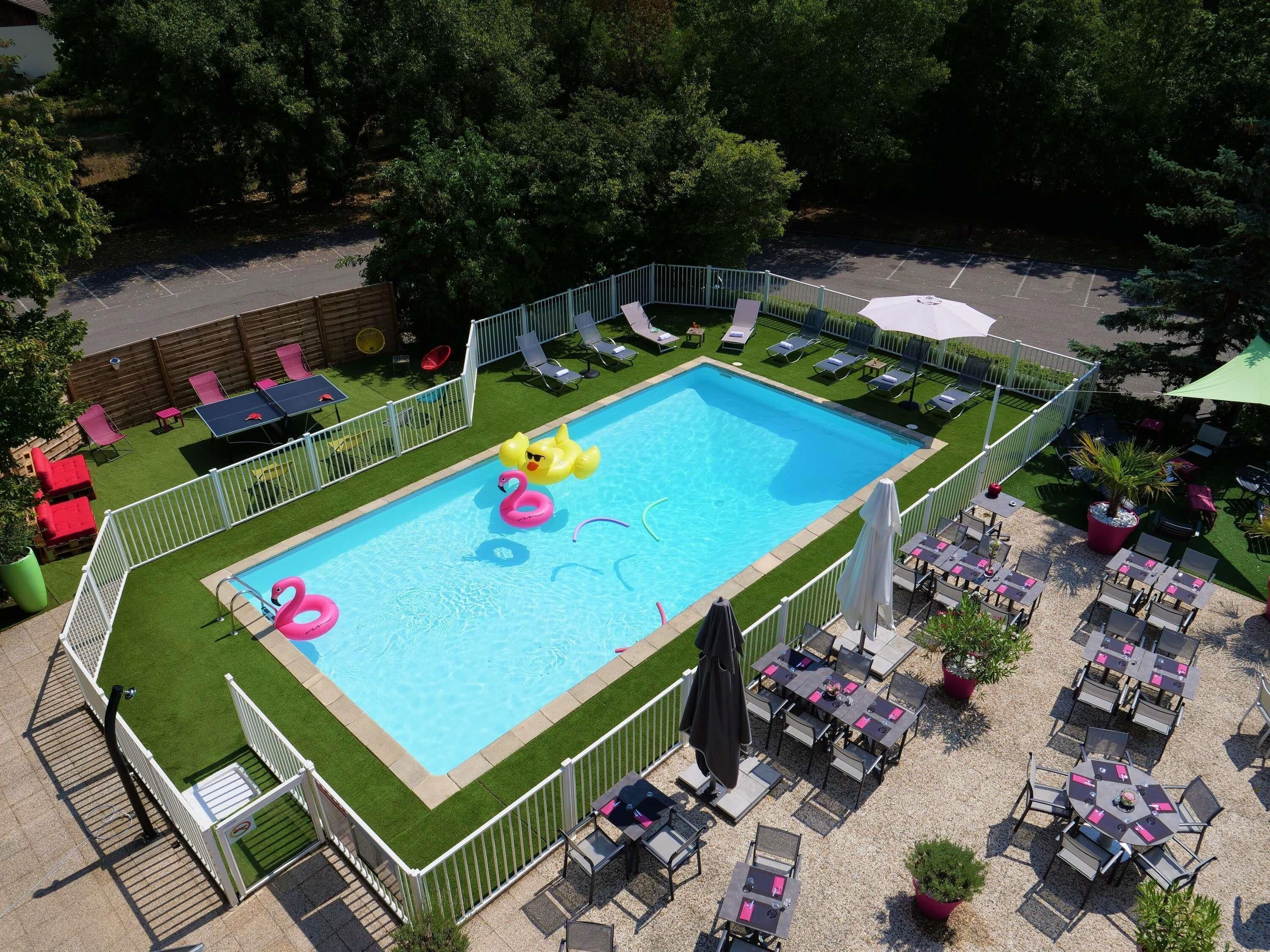 Outdoor pool, pool loungers