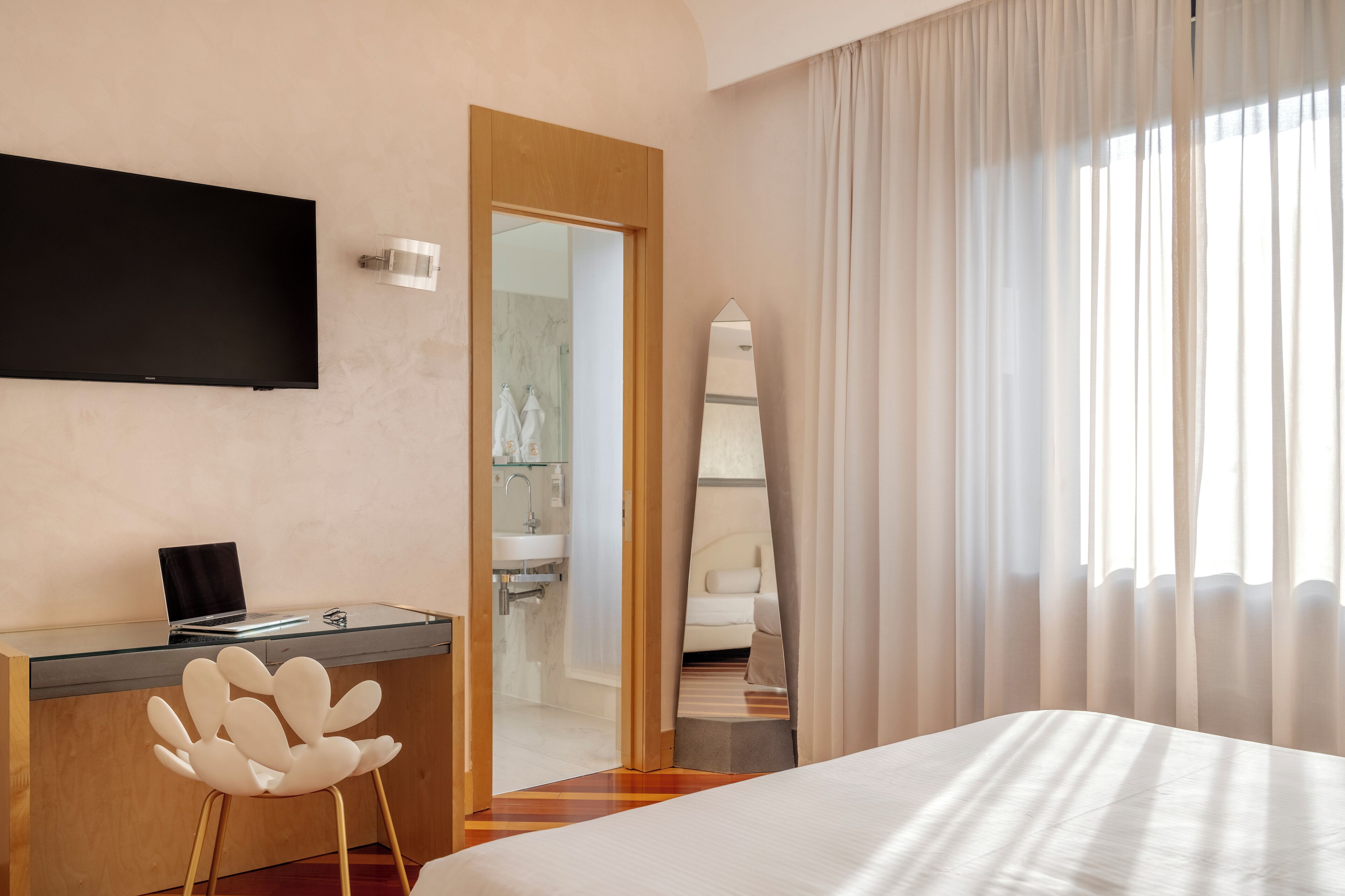 Hypo-allergenic bedding available, minibar, in-room safe, desk