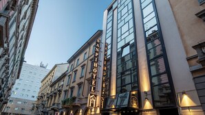 A hotel with a classic facade, large windows, and a prominent sign. - Hotel Sanpi Milano (Milan)