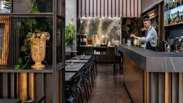 Bar (in der Unterkunft)
