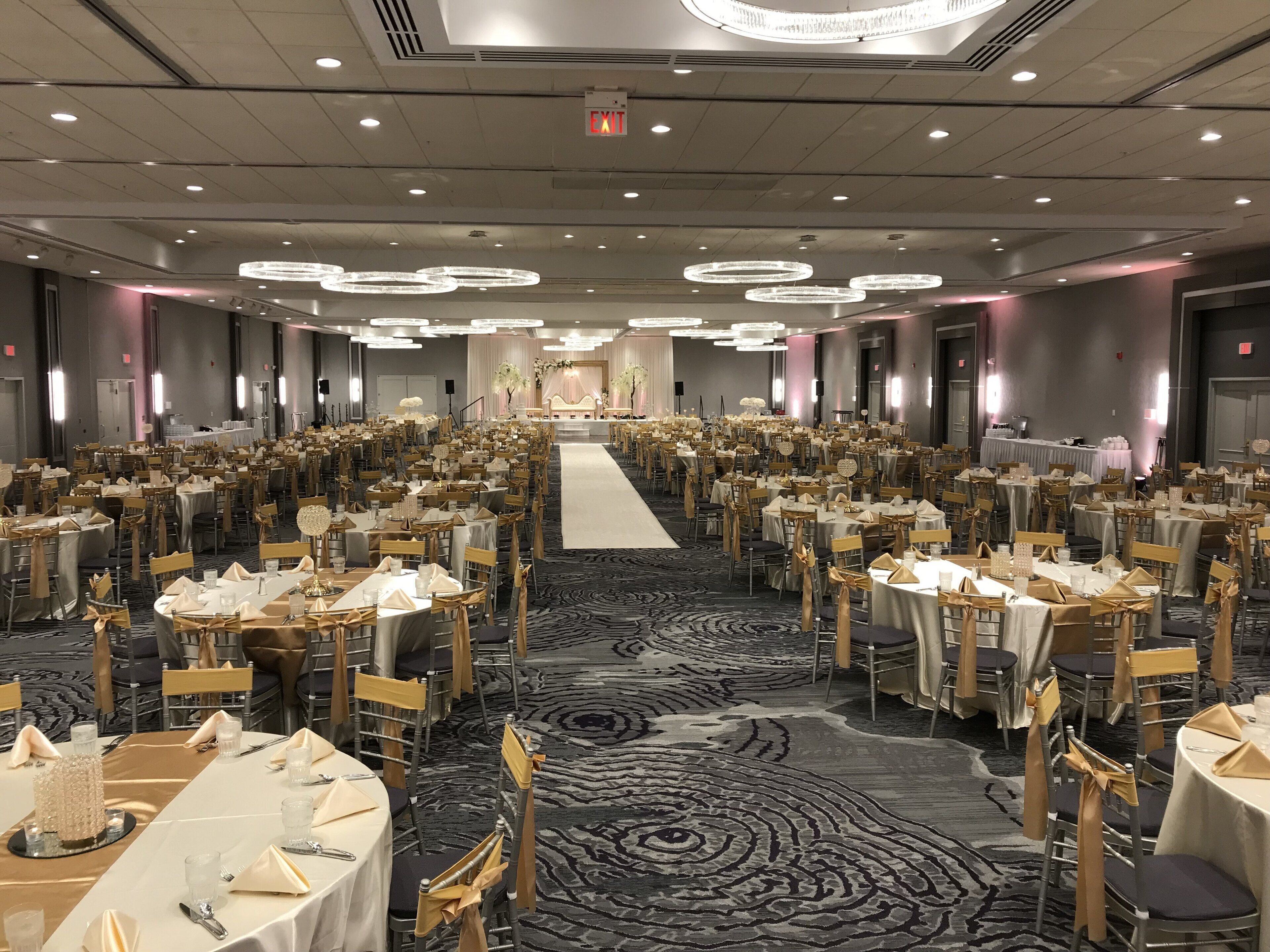 Photo - Holiday Inn Chicago Nw Crystal Lk Conv Ctr by IHG
