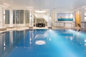 Indoor pool, sun loungers