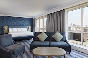Junior Suite | Hypo-allergenic bedding, in-room safe, desk, laptop workspace