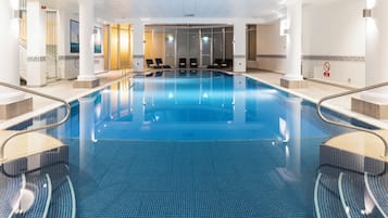 Indoor pool, pool loungers
