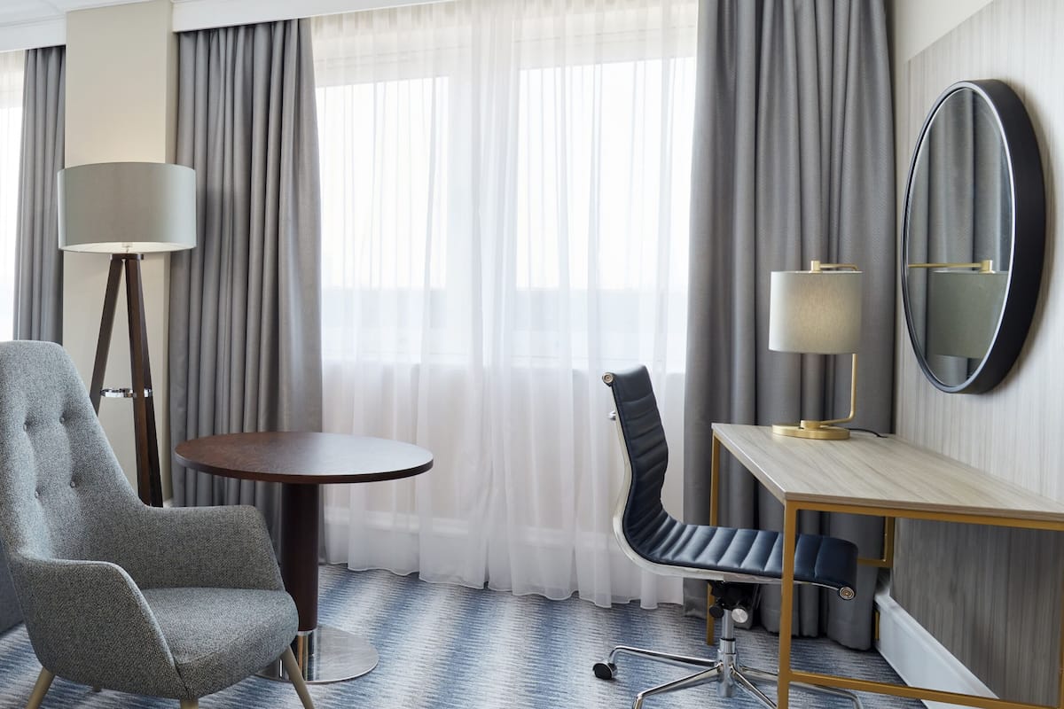Standard Room, 1 King Bed | 1 bedroom, hypo-allergenic bedding, in-room safe, desk