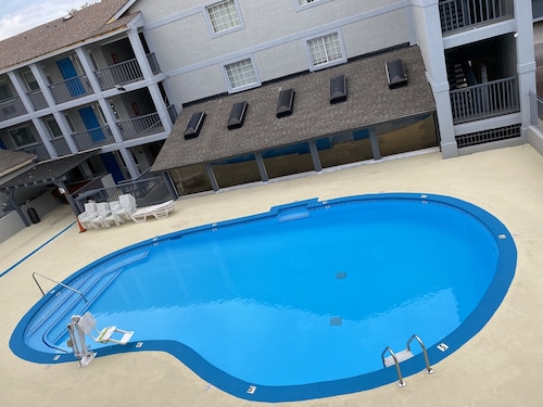 Red Lion Inn & Suites Nashville Airport