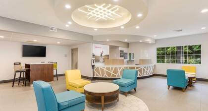 Red Lion Inn & Suites Nashville Airport