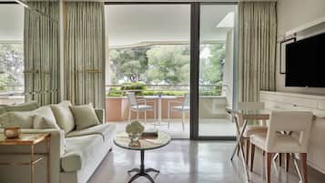 Deluxe Room, 1 King Bed | Terrace/patio