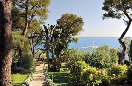 Exterior. Grand-Hôtel du Cap-Ferrat, A Four Seasons Hotel