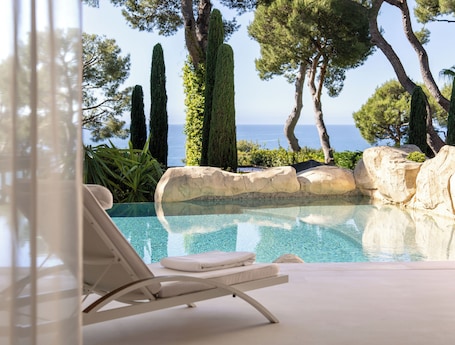 Suite, 1 King Bed, Terrace (Pool) | Living area | 32-cm flat-screen TV with cable channels, TV, pay movies. Grand-Hôtel du Cap-Ferrat, A Four Seasons Hotel