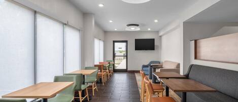 Sudah termasuk sarapan prasmanan setiap hari