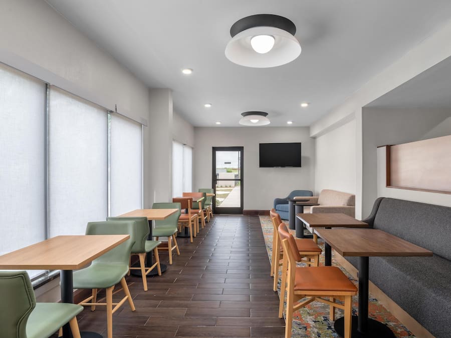 Free daily buffet breakfast