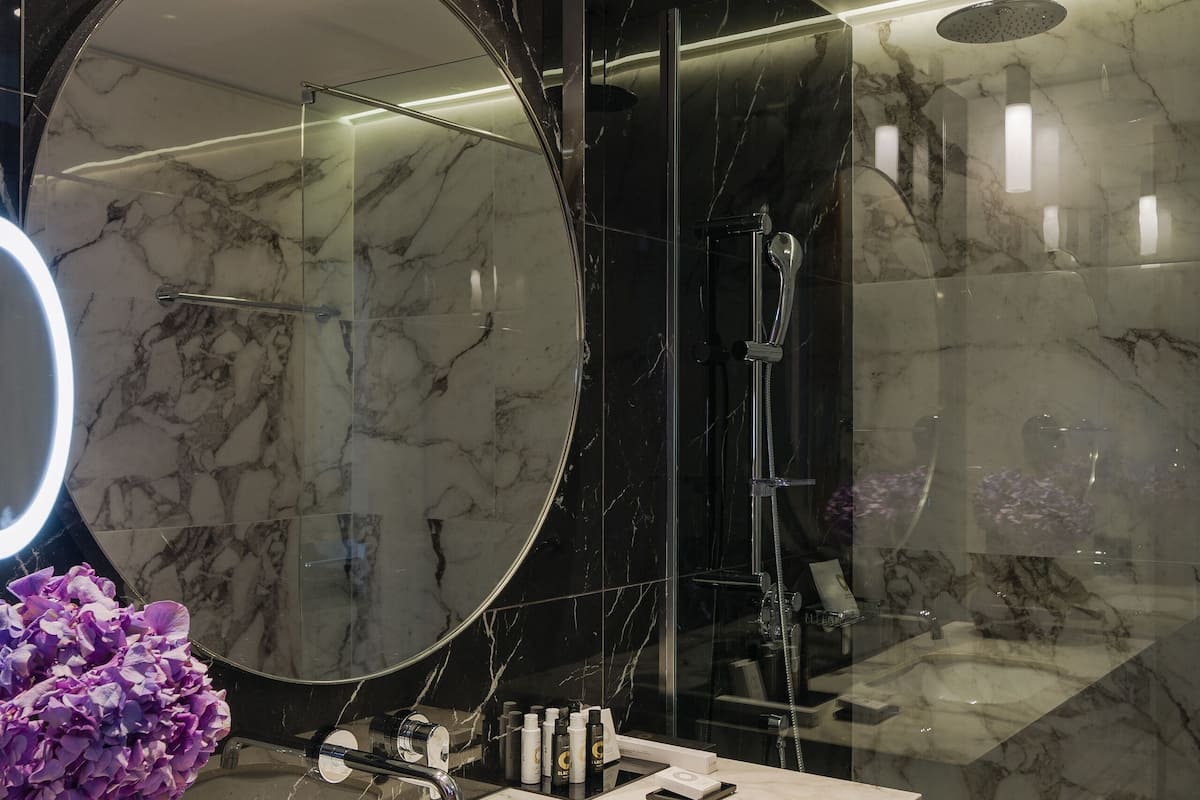 shower, rainfall showerhead, eco-friendly toiletries, hair dryer