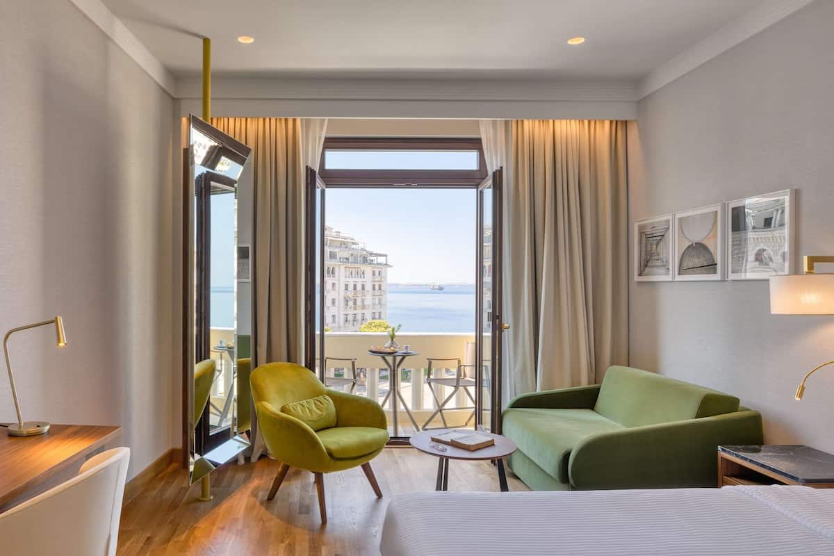 Premium driepersoonskamer, uitzicht op zee | Uitzicht op strand/zee