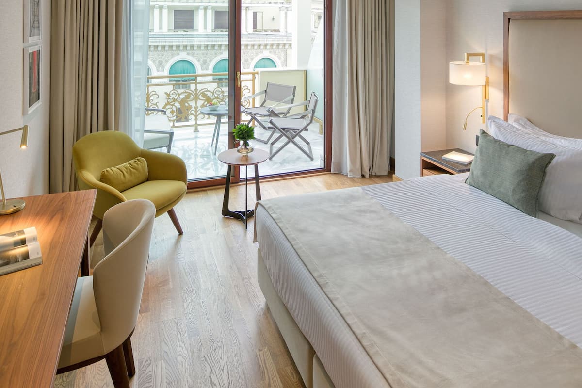 executive room, partial sea view | premium bedding, minibar, in-room safe, desk