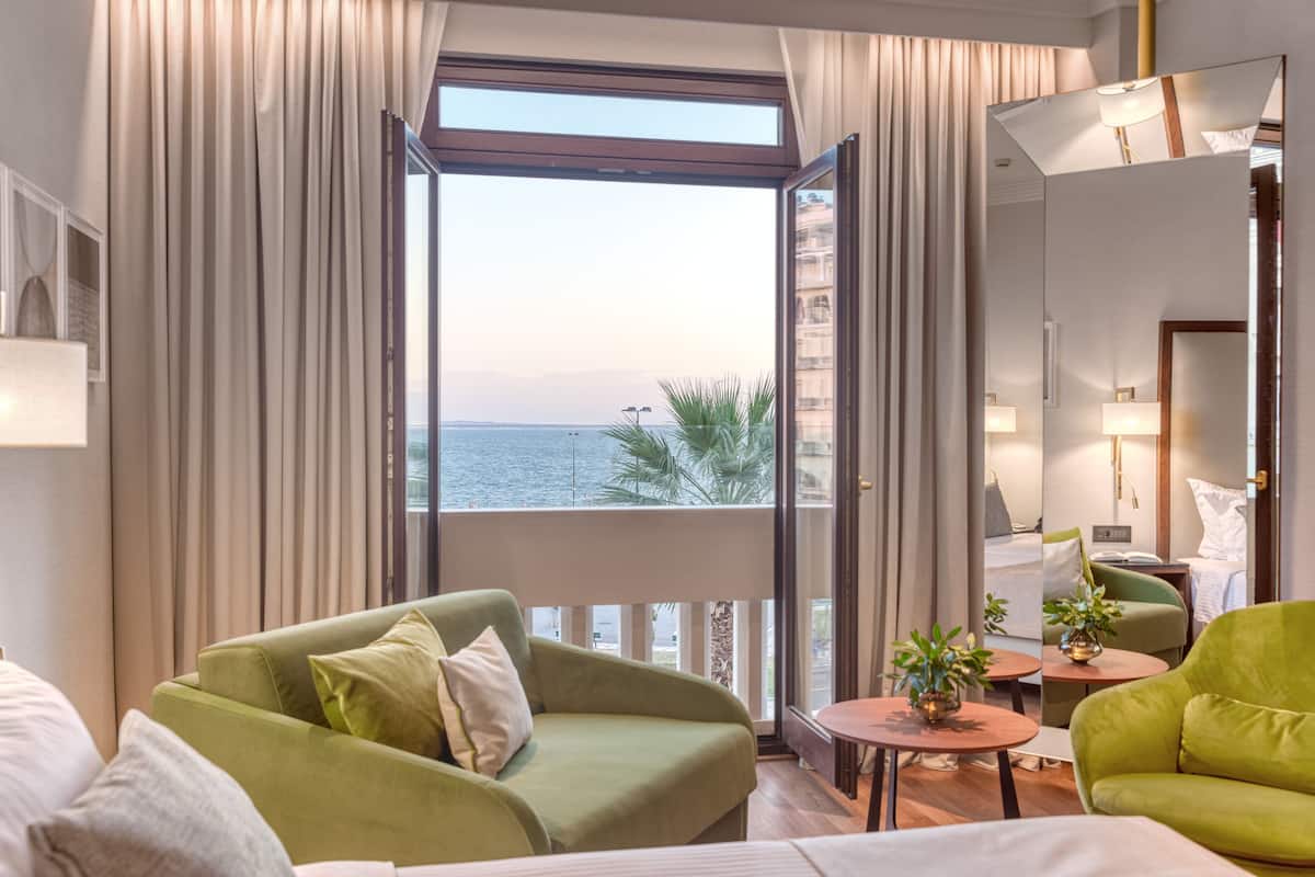 Luxe beddengoed, een minibar, een kluis op de kamer, een bureau