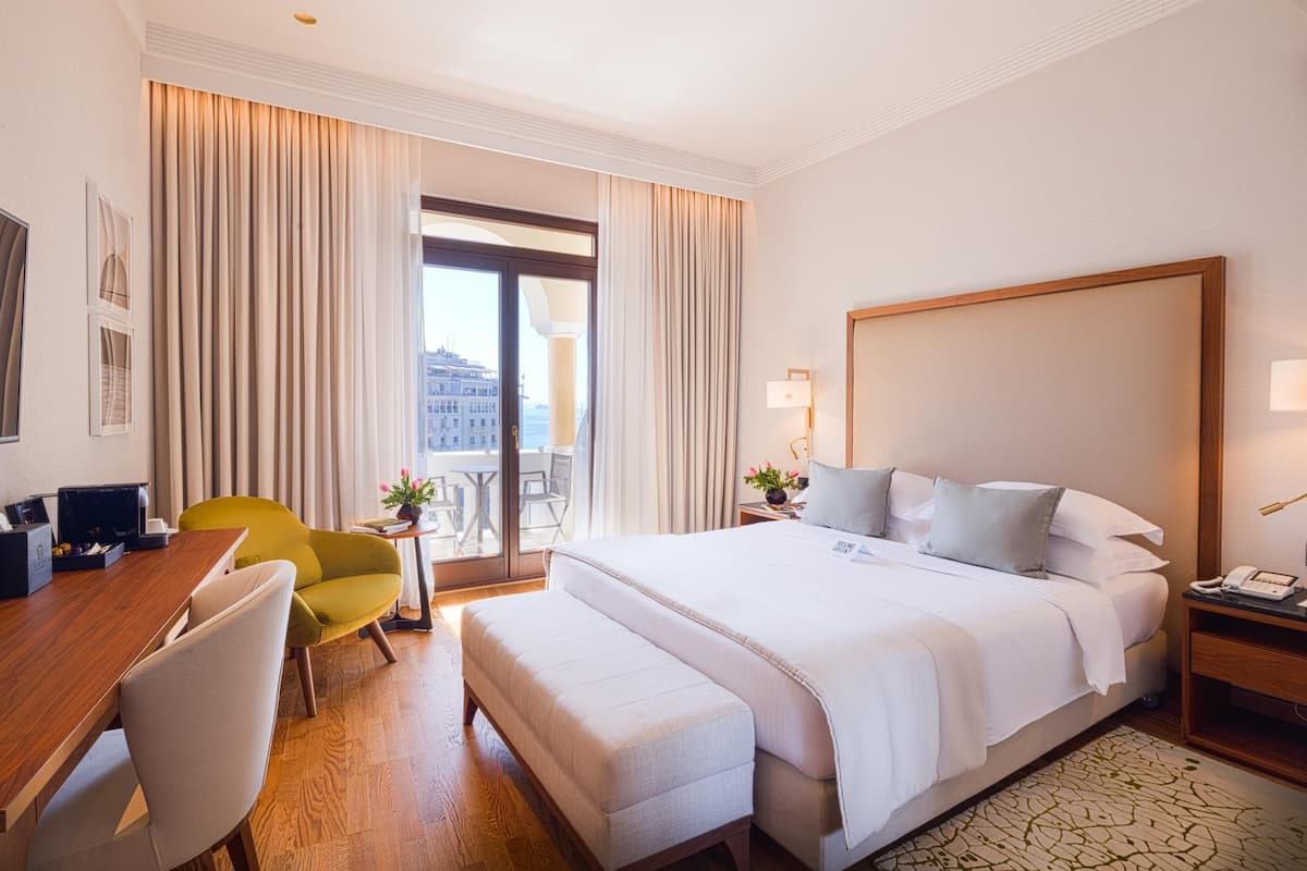 Habitación Premium, vista al mar | Ropa de cama de alta calidad y minibar