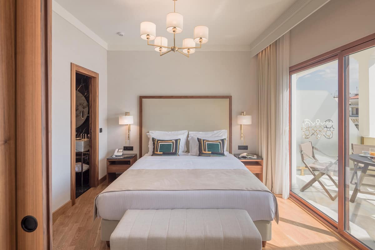 Suite ejecutiva | Ropa de cama de alta calidad y minibar