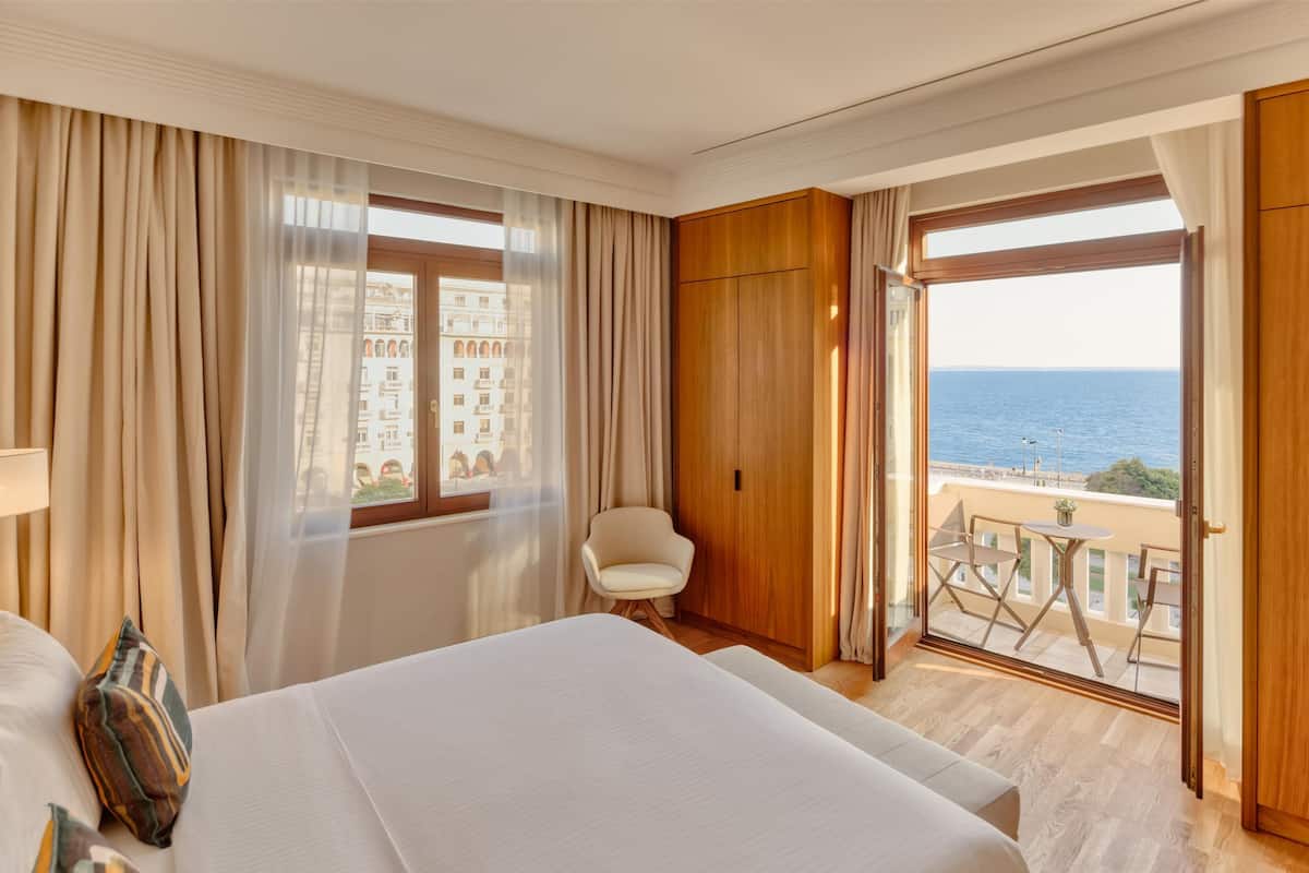 Suite superior | Ropa de cama de alta calidad y minibar