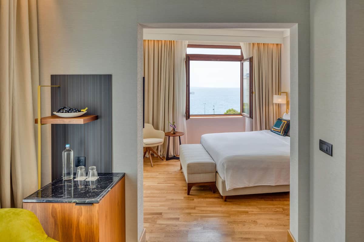 Junior suite, uitzicht op zee | Uitzicht op strand/zee
