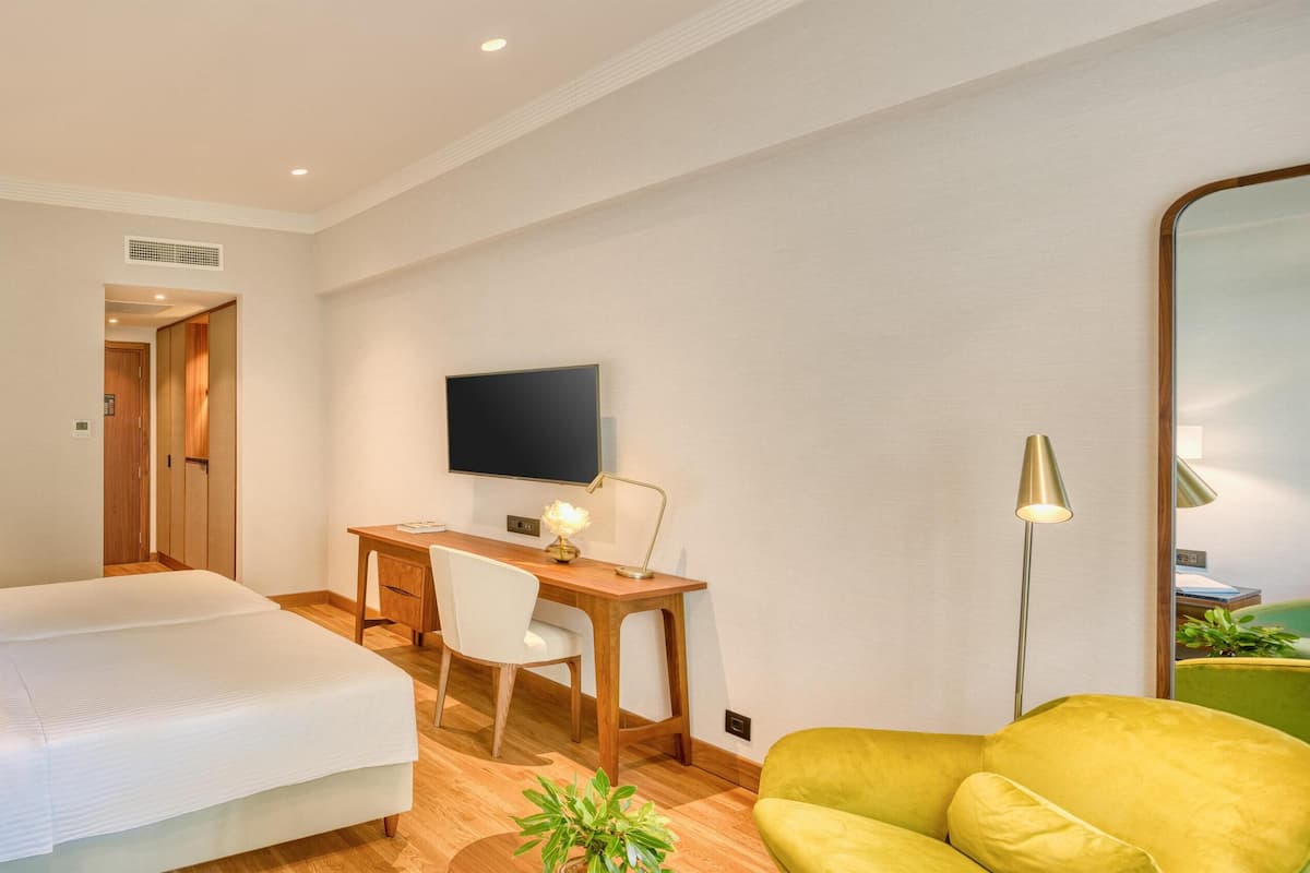 Premium bedding, minibar, in-room safe, desk