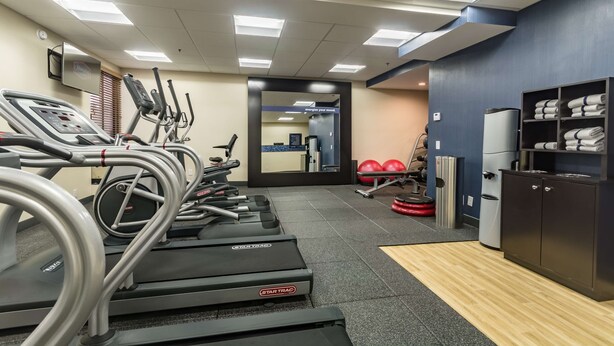 A gym with treadmills, exercise balls, and a mirrored wall. - Hampton Inn Winchester-University/Mall Area (Winchester)