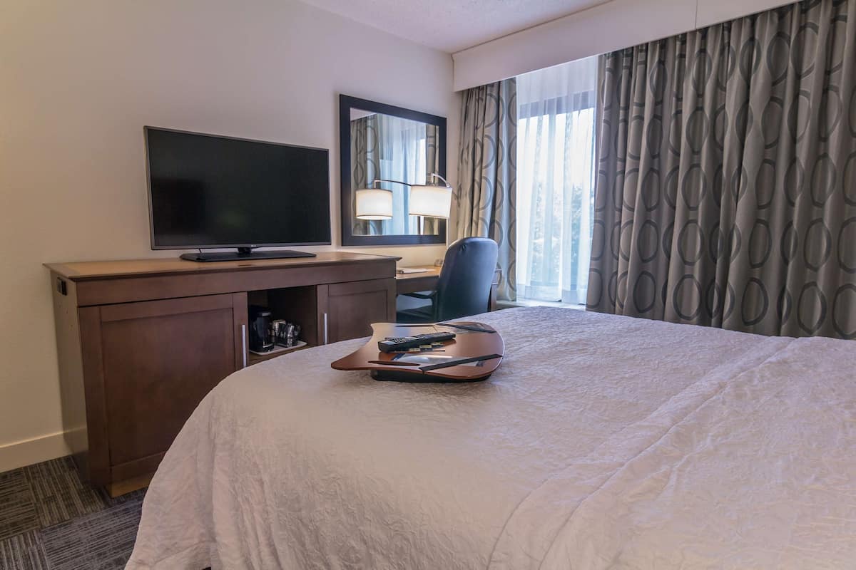 Room, 1 Queen Bed, Non Smoking | Desk, blackout curtains, iron/ironing board, free cots/infant beds