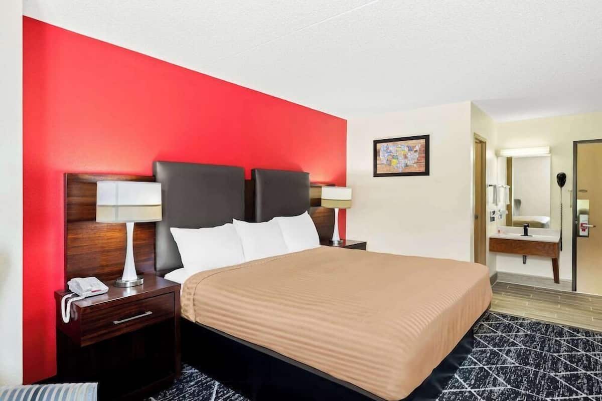 Desk, iron/ironing board, free WiFi, bed sheets