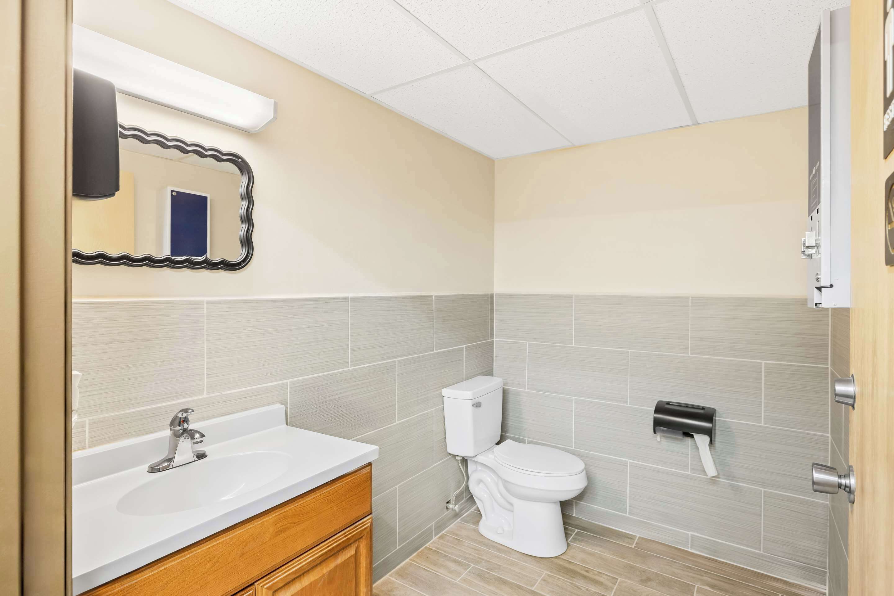 Room, 1 King Bed, Accessible, Non Smoking | Desk, iron/ironing board, free WiFi, bed sheets