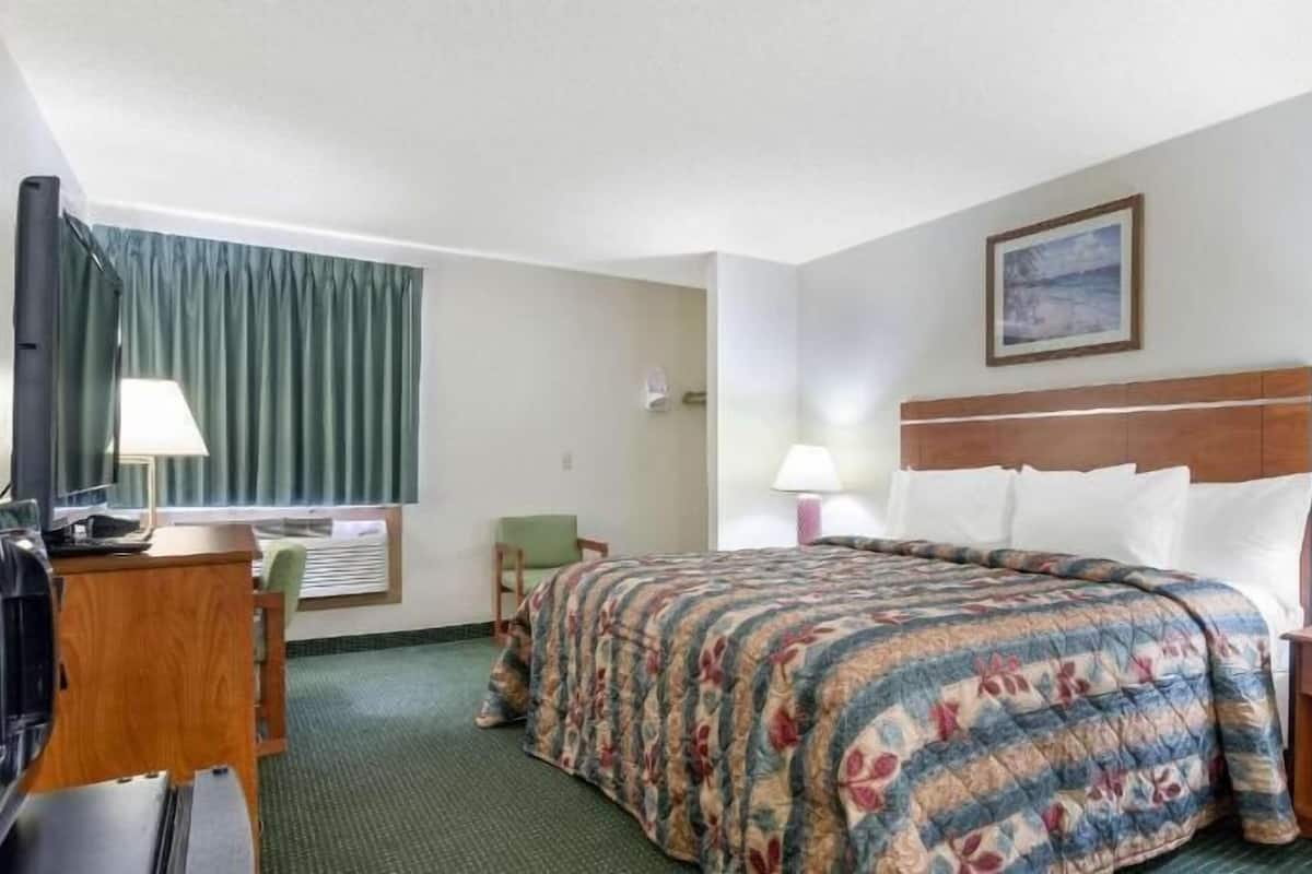 Desk, iron/ironing board, free WiFi, bed sheets