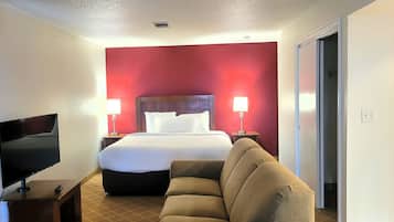 Studio Suite, 1 King Bed | Desk, laptop workspace, blackout drapes, WiFi