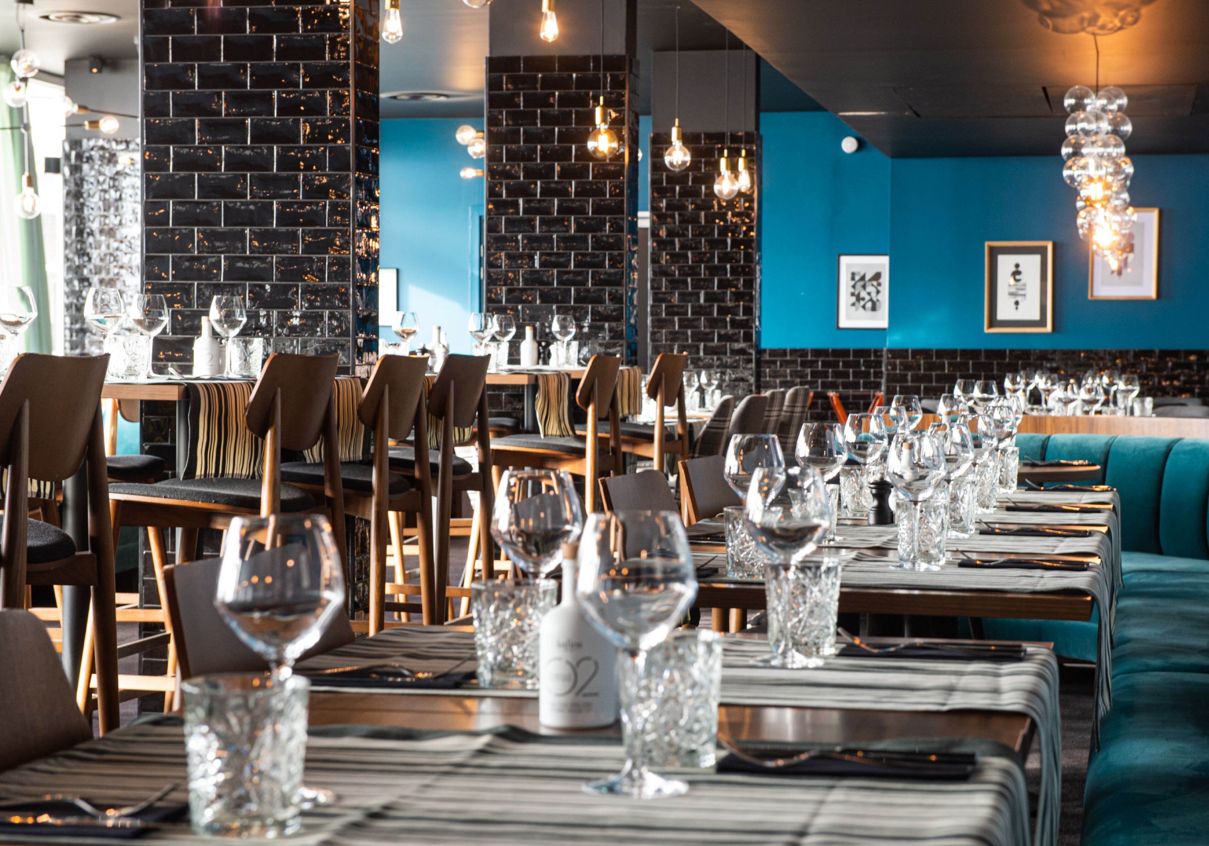 2 restaurants, lunch, dinner served; french cuisine