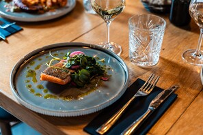 2 Restaurants, Mittagessen, Abendessen, französische Küche