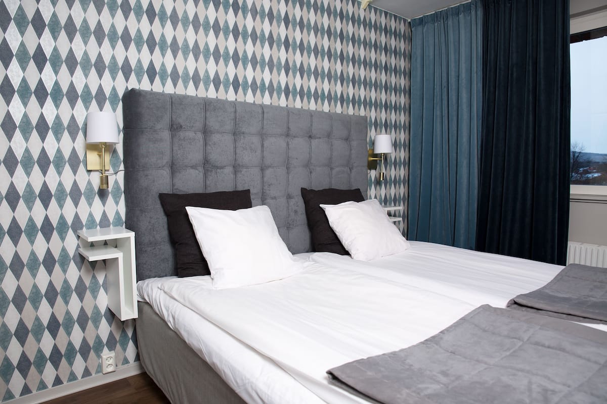 double room (compact double) | desk, cots/infant beds, free wifi, bed sheets